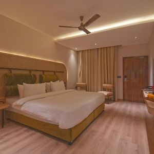 Premium Pool Side Suite